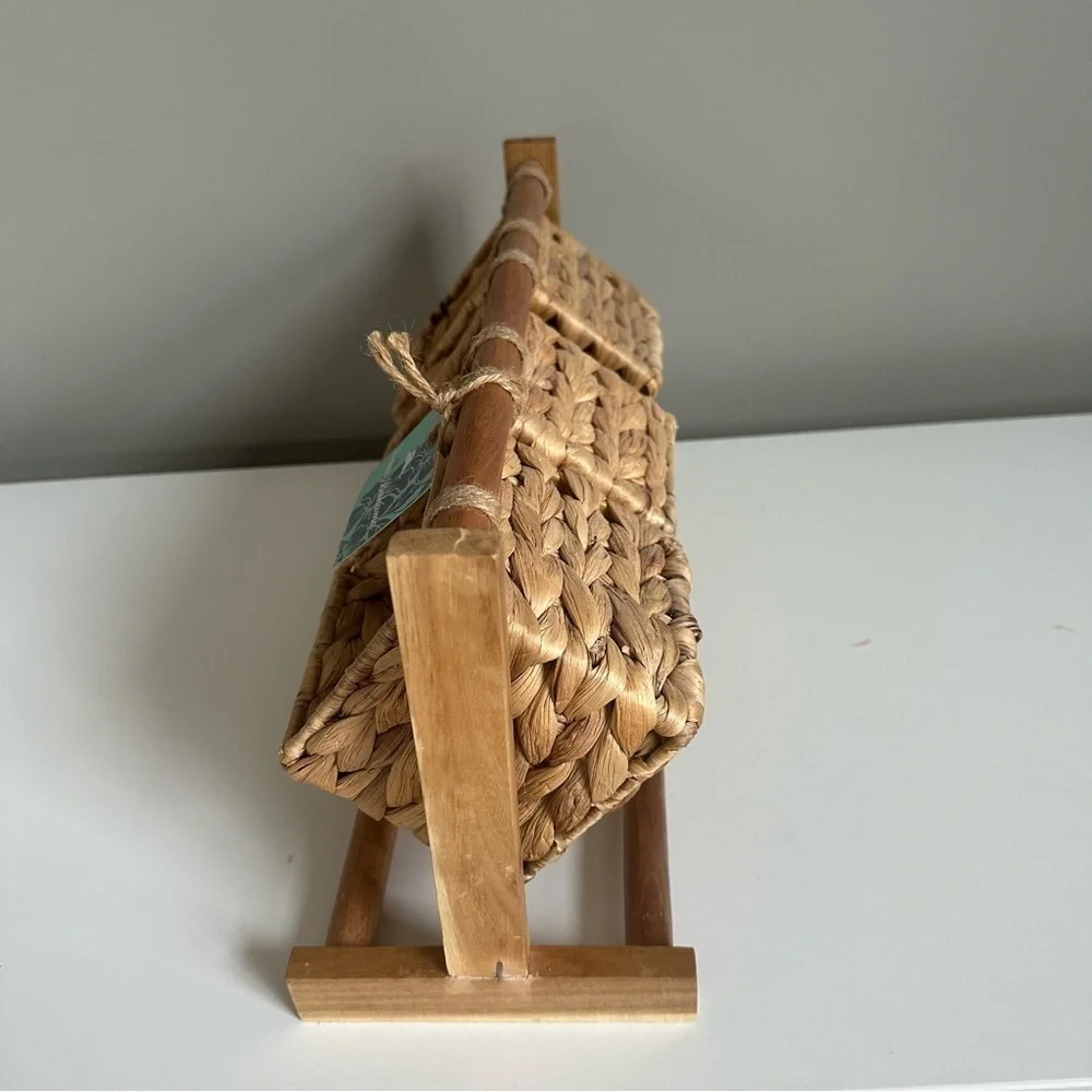 NWT Tommy Bahama Farmhouse Water Hyacinth Wicker Basket